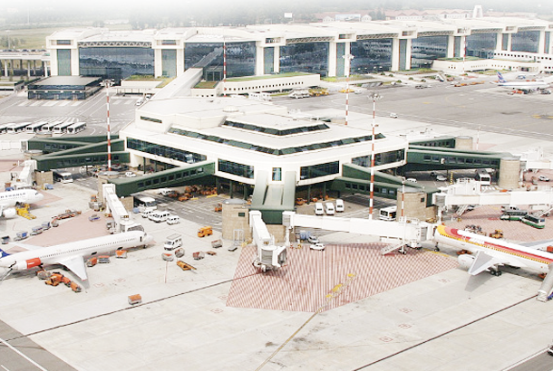 <strong>Milano Malpensa airport<span><b>in</b>Public Buildings </span></strong><i>→</i>